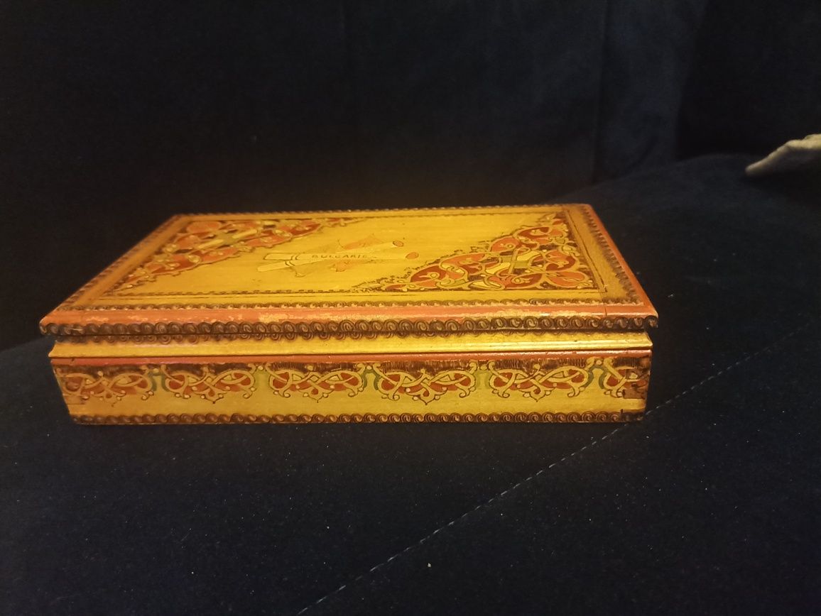 Drewniane pudełko na papierosy Bulgarie cygaretka grawerowane stare