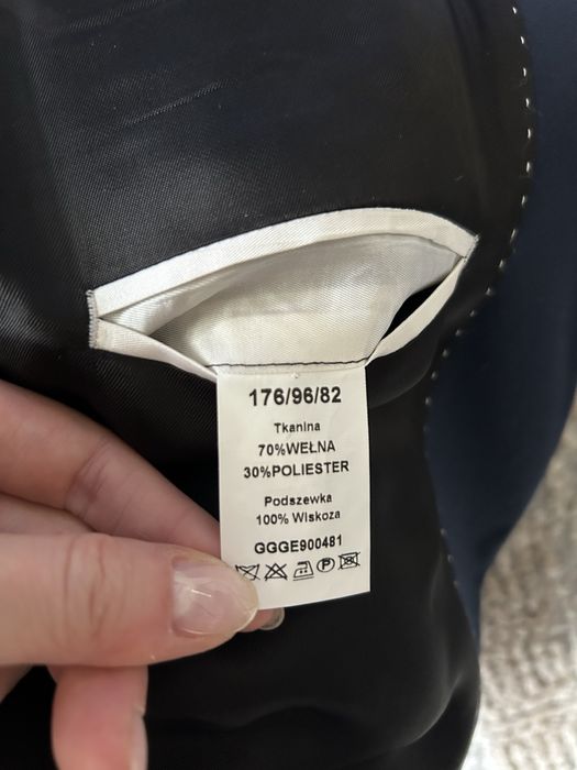 Garnitur smokingowy granatowy