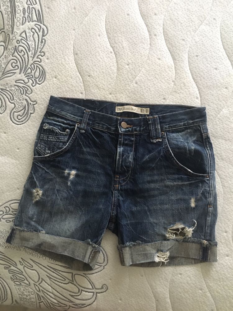 Продам джинсовые шорты zara 36 р шикарные и футболку primark 34-36р.