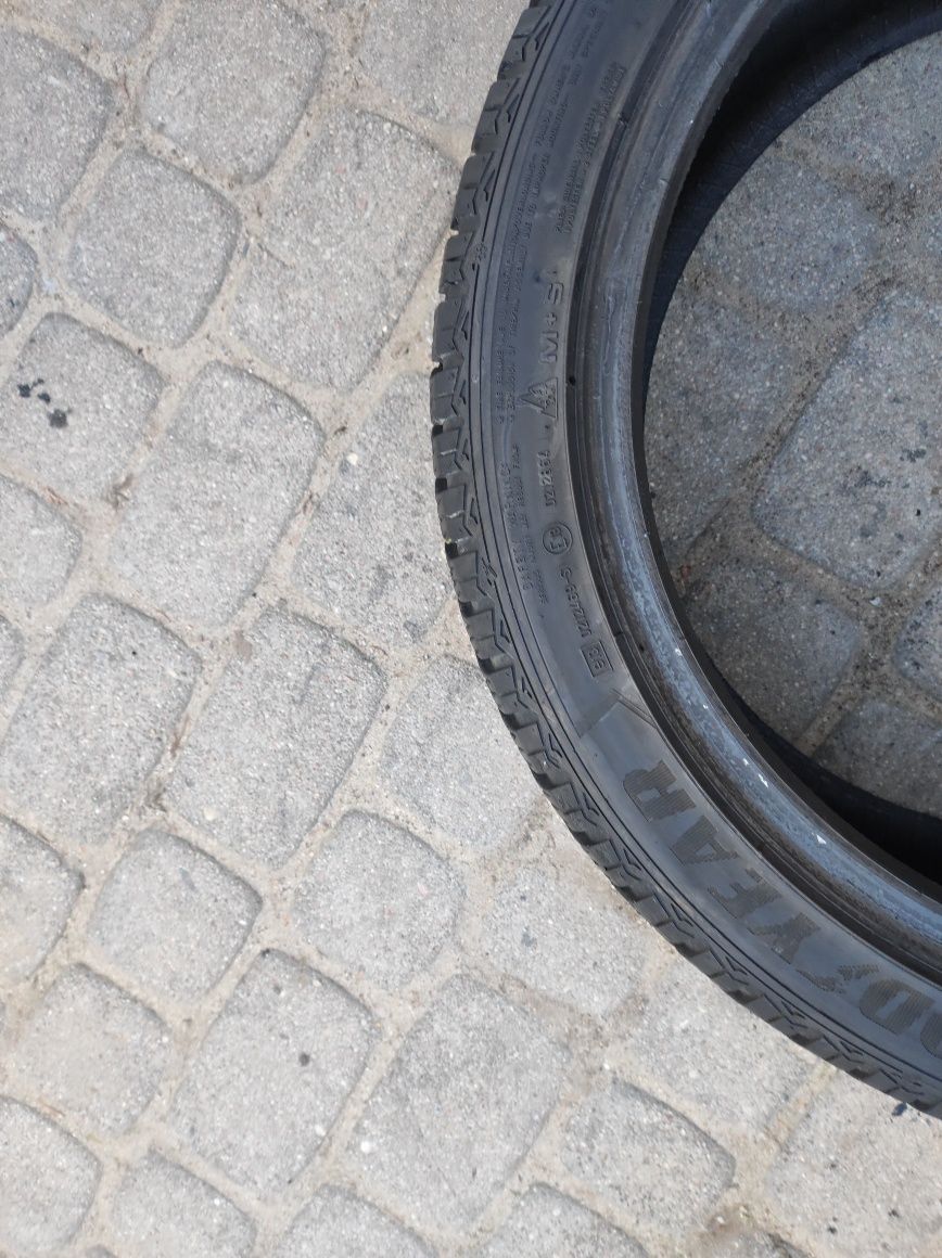 225.45.18 jedna opona Goodyear Ultra Grip 8