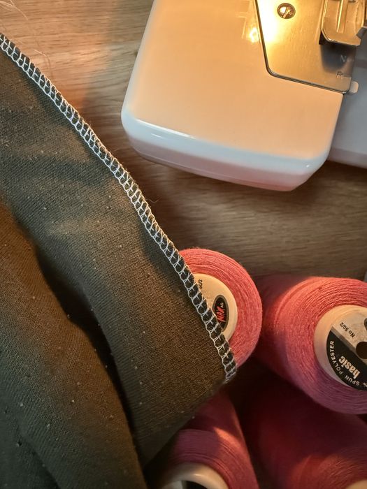 Overlock Juki MO-50e maszyna do szycia