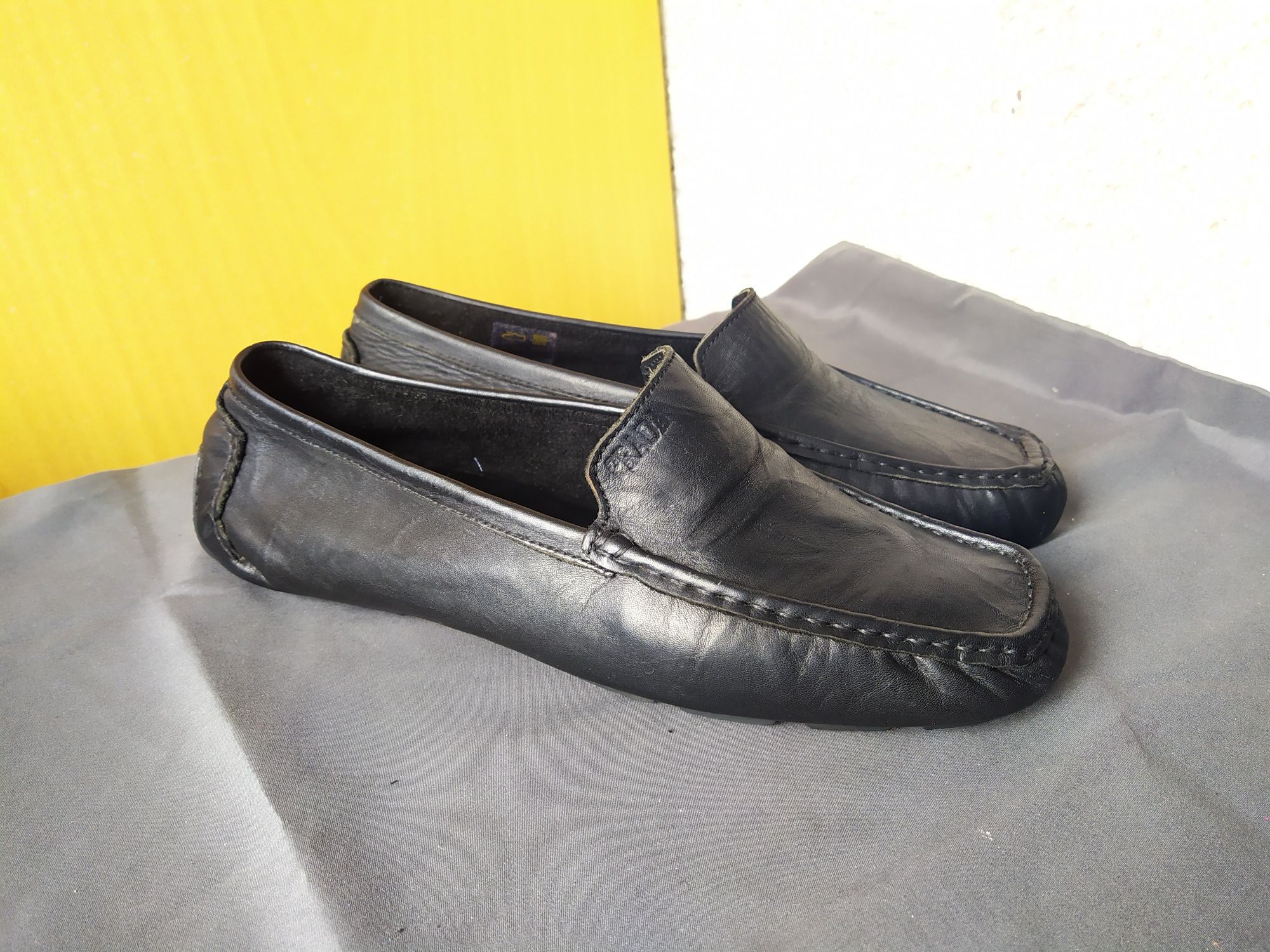 Оригинальные лоферы макасины от Prada р.40