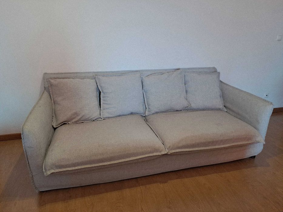 Sofá cinza usado grande