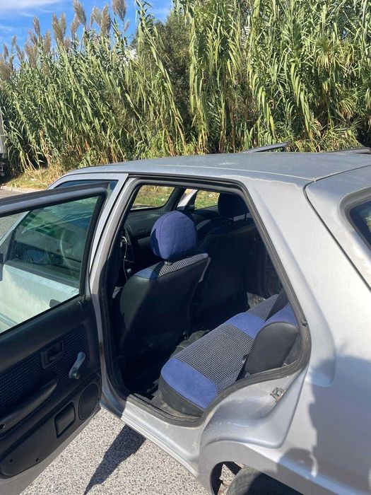Peugeot 106 1.0 Gasolina – 2001 – 111.000 km – €2.100 (negociável)