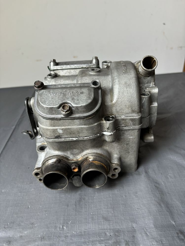 Głowica Silnik BETA RR250 RFS KTM 250 RFS Pokrywa zaworów wałek