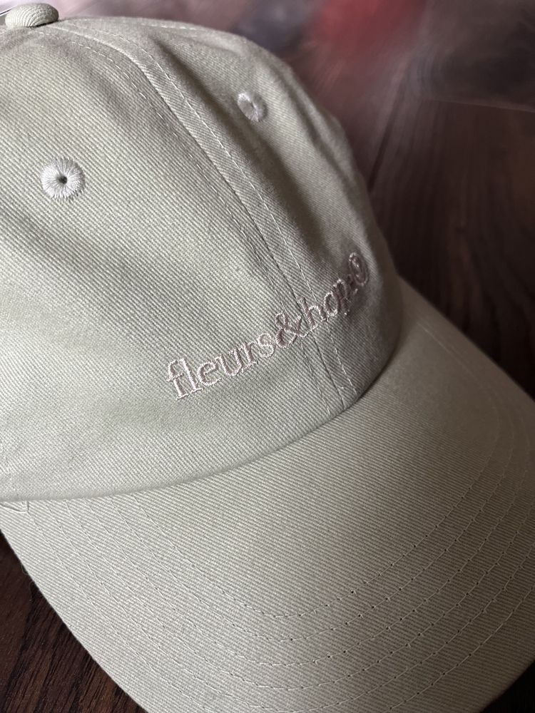 Bawełniana czapka z daszkiem, haftowany napis, H&M, męska zielona