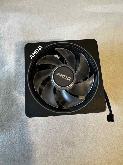 Procesor AMD RYZEN 7 3700X + chłodzenie AMD Wraith Prism