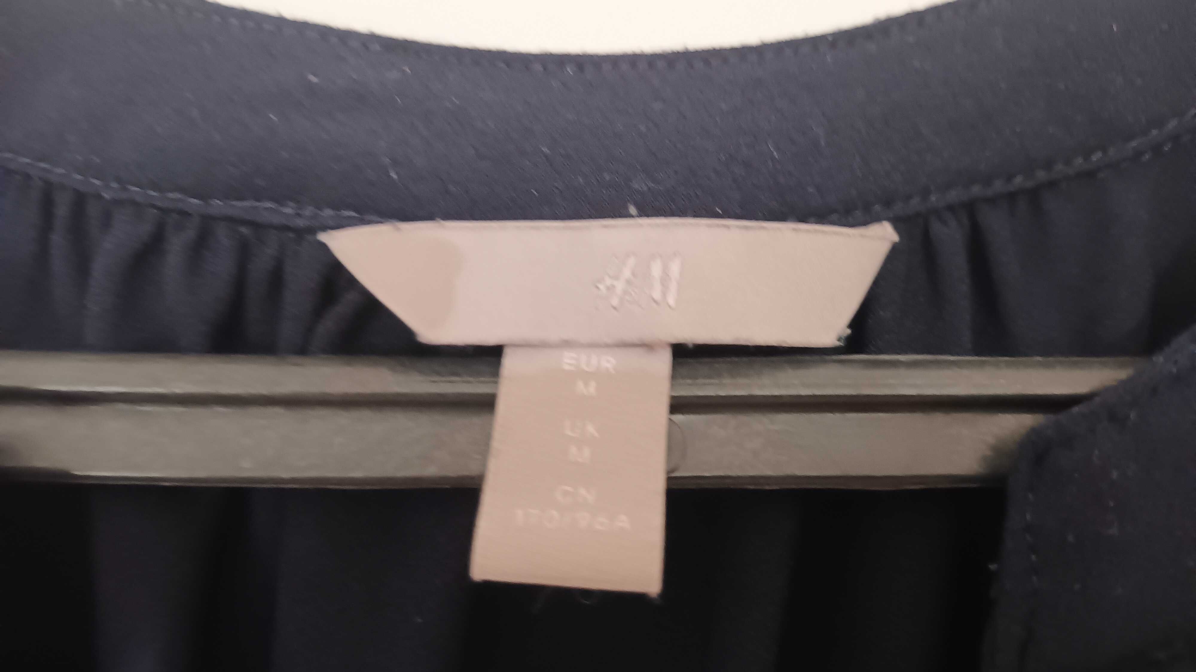 Blusa em azul escuro da H&M