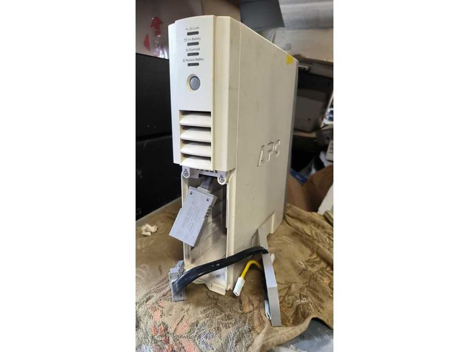 Безперебійники ДБЖ APC Back-UPS RS 1000 BR1000i