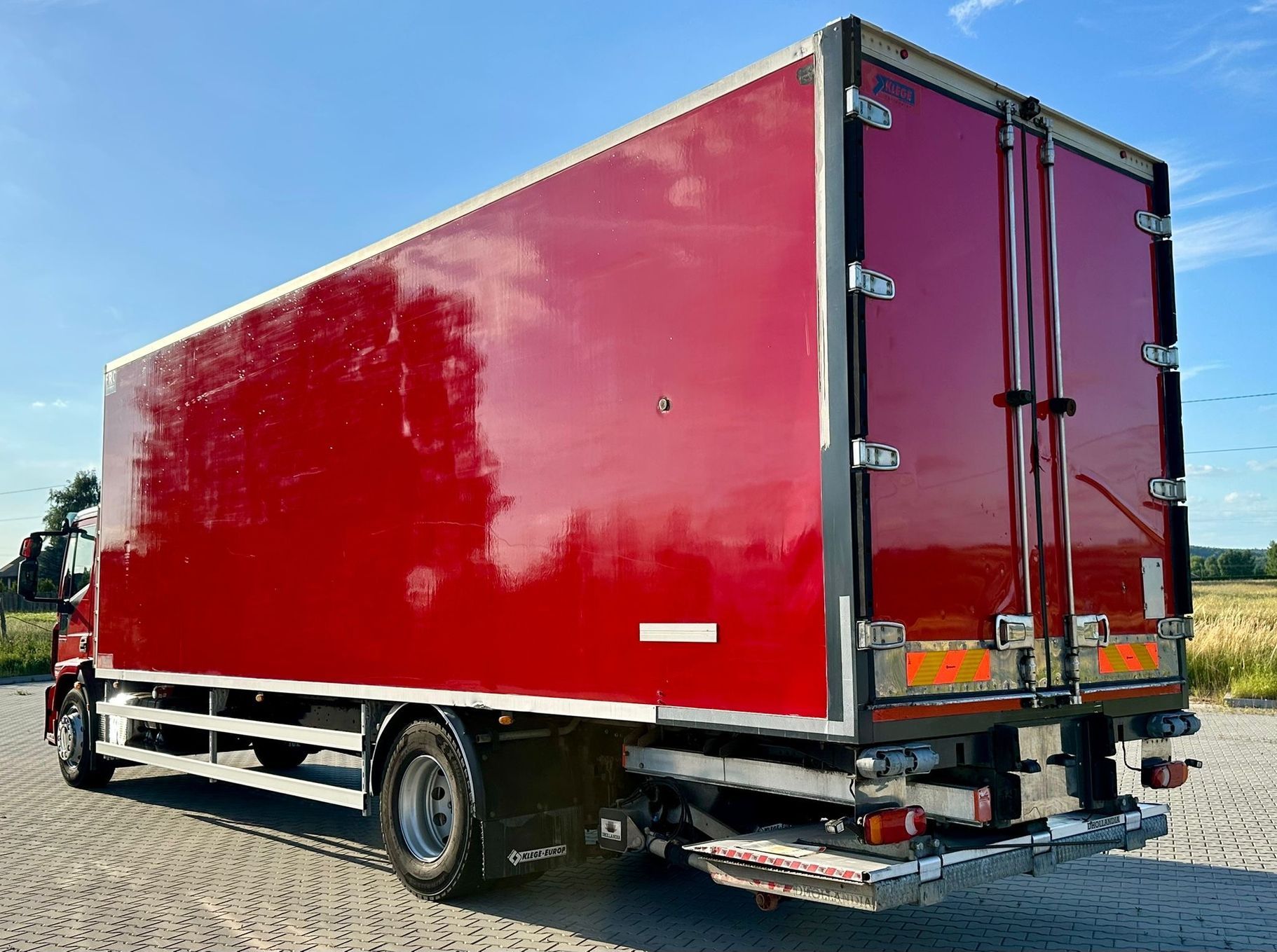 Iveco EUROCARGO 180-320 / CHŁODNIA / WINDA / 21 PALET / 8.5 M DŁUGOŚCI / CARRIER / SYPIALKA / EURO 6