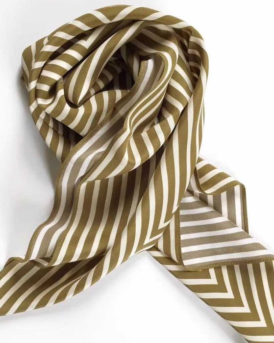 Шарф Toteme Signature Monogram Silk scarf Brown