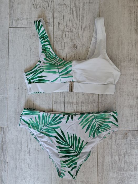 Новий купальник білий з високою посадкою.Розмір L.