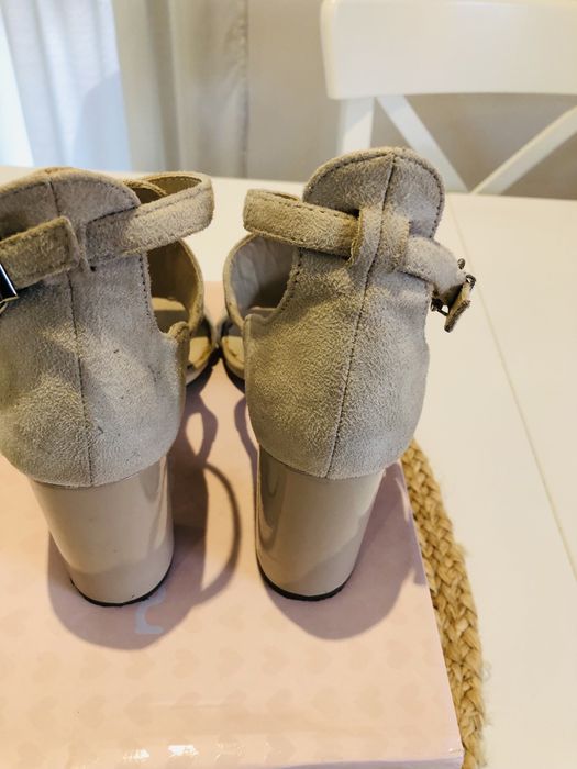 Zamszowe sandały , buty na obcasie  / ccc - 37