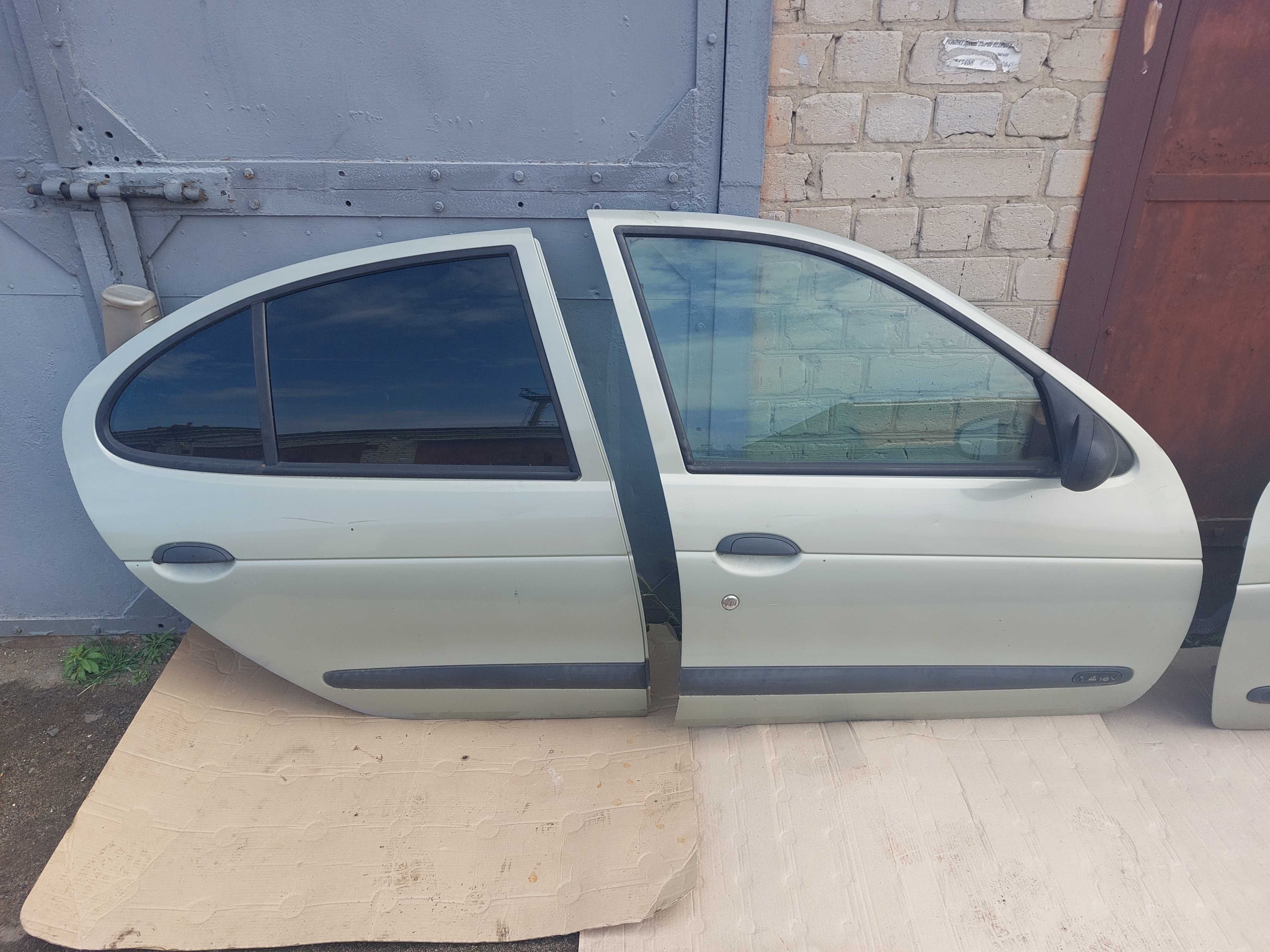 Двері Двери на Renault Megane 1 1999p