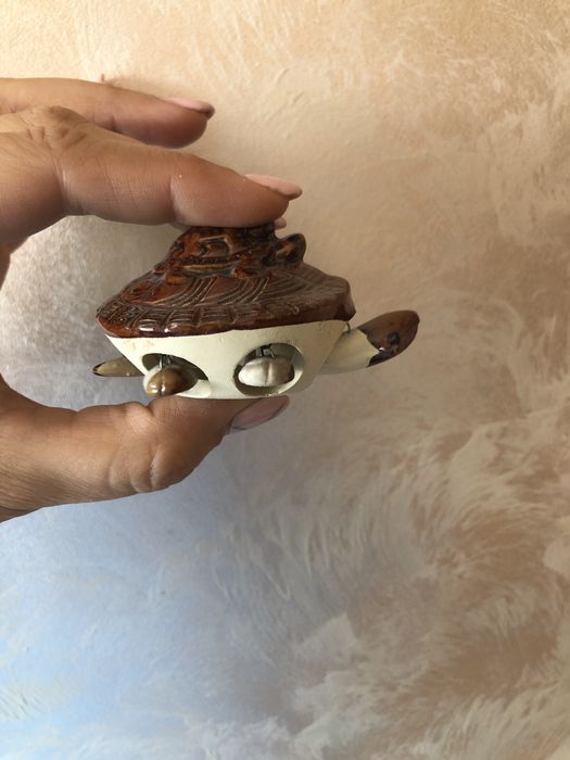 Статуетка черепахи яка трясеться черепашка фігурка рухома  іграшка