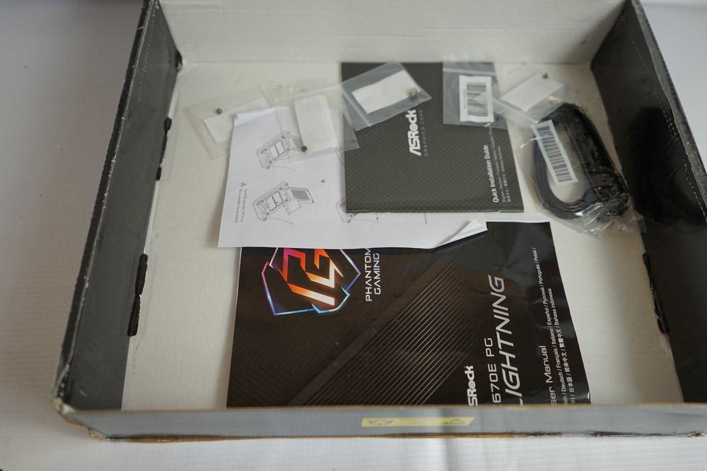 Материнська плата X670E PG Lightning