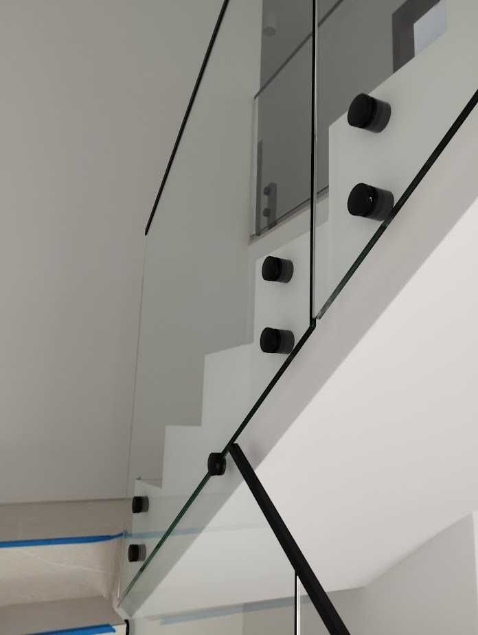 Balustrady szklane metalowe nierdzewne Częstochowa