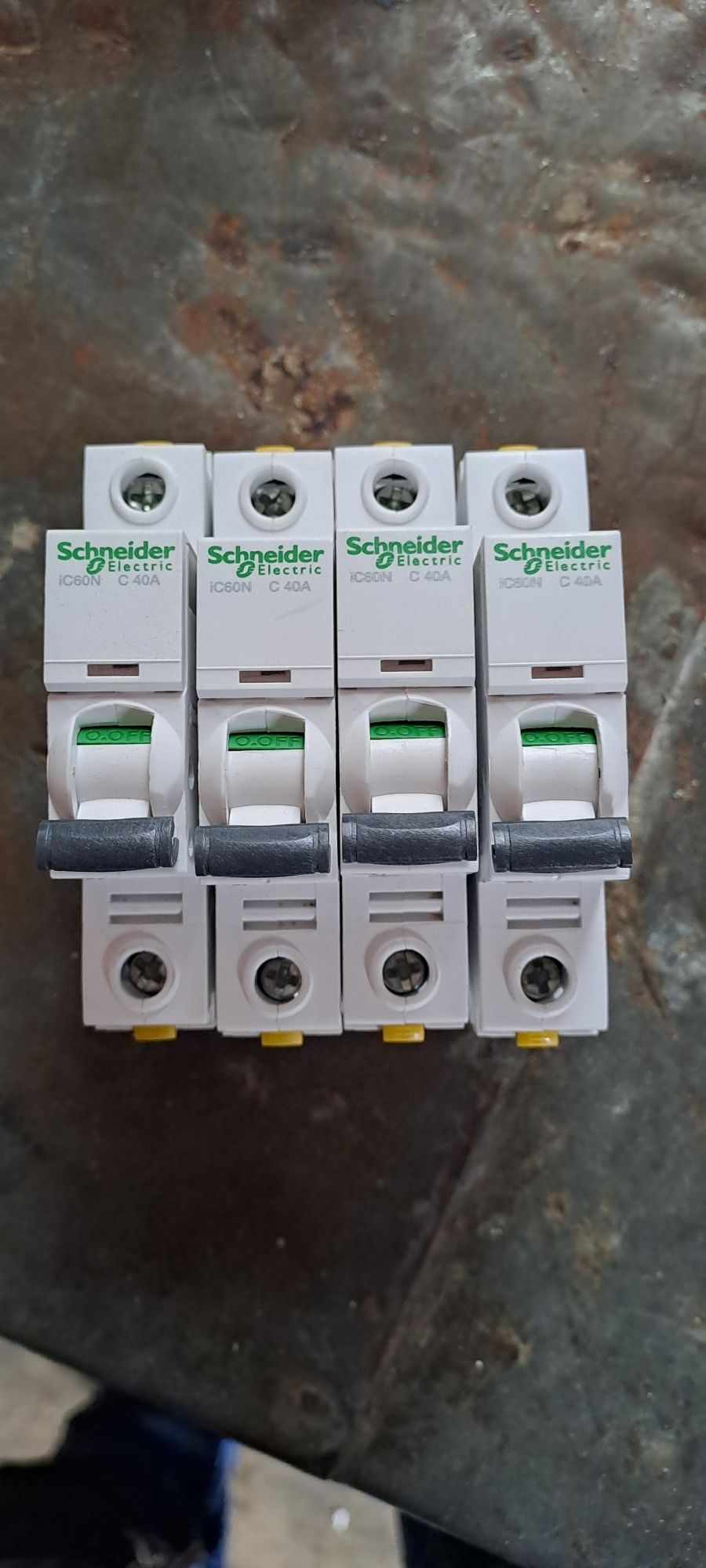 Wyłącznik nadprądowy C40 1P SCHNEIDER