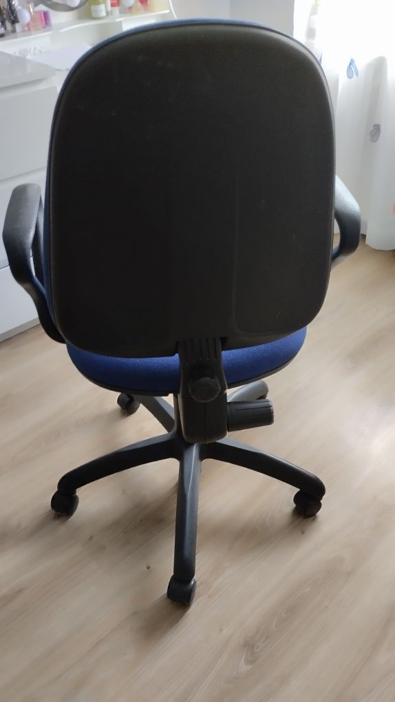 Krzesło biurowe regulowane