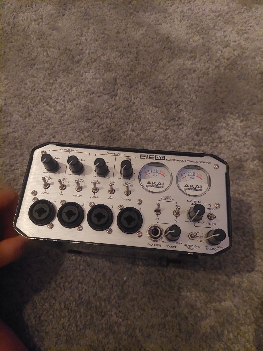 Akai eie pro interface