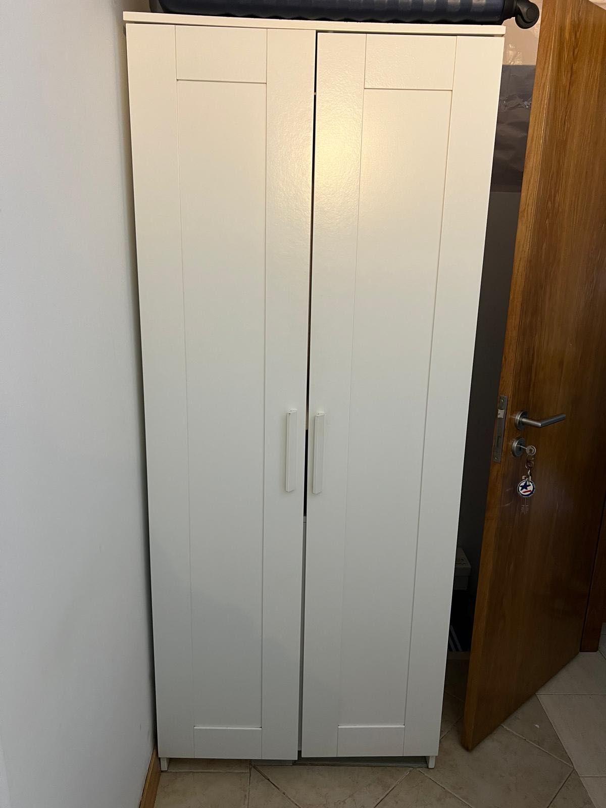 Vendo todos os móveis do apartamento