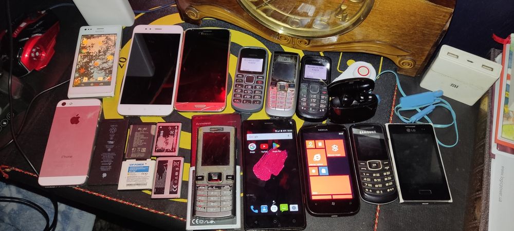 Тилефон NOKIA SONY та різні, на запасні частини деякі.