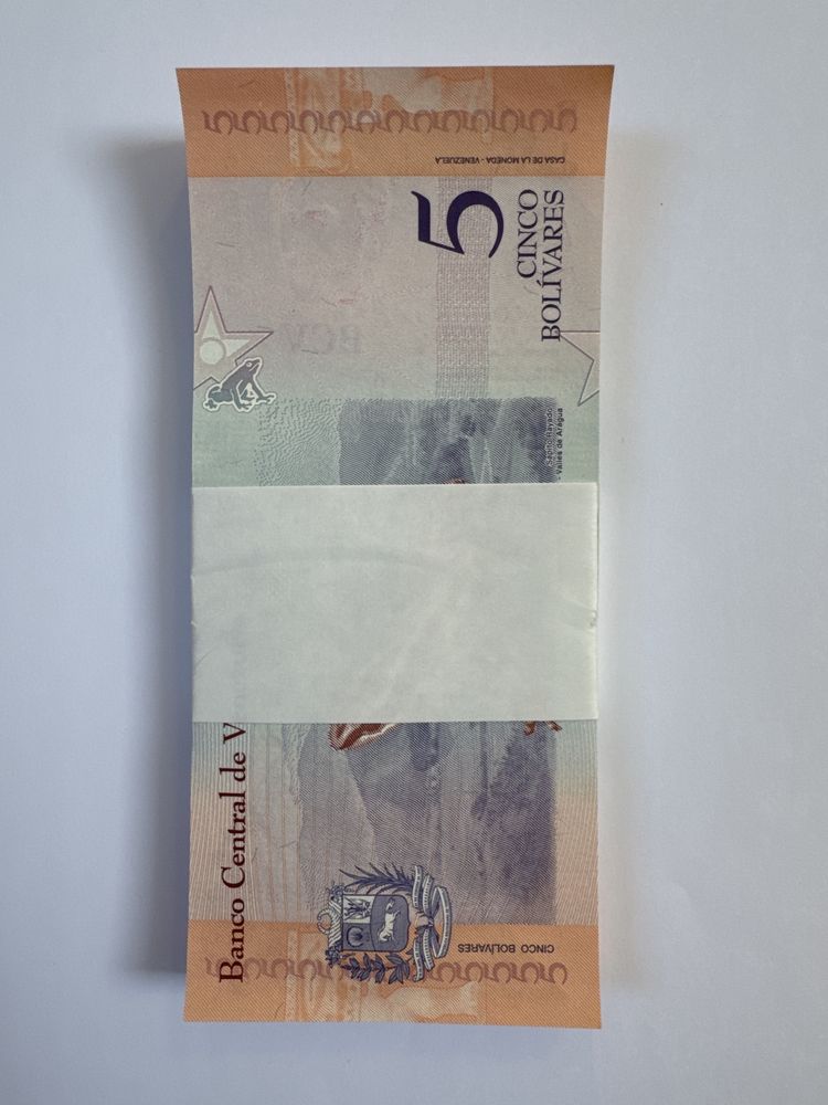 Paczka bankowa 100 sztuk 5 Bolivares z 2018 roku