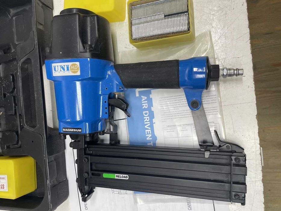 Пневматический гвоздезабивной пистолет Unitool (18-64 мм) нейлер