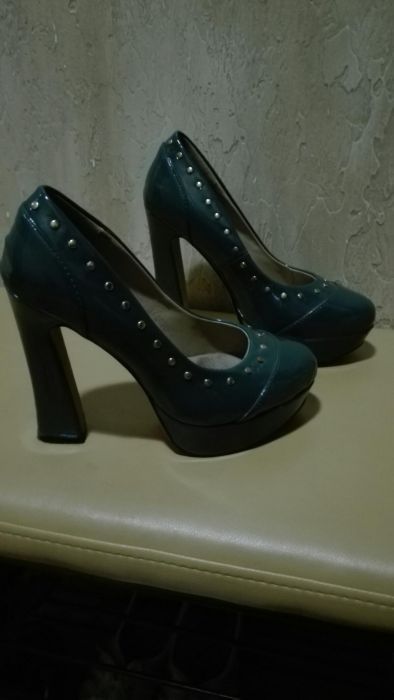 Czulenka lakierowane koloru zgniły zieleń 37