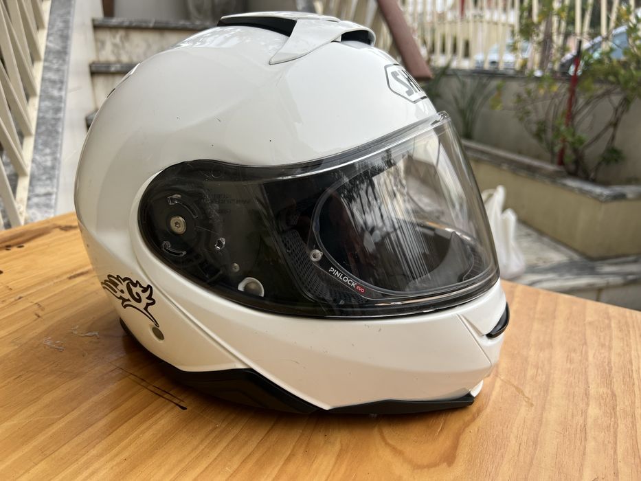 Vende se capacete com sistema de som shoei L
