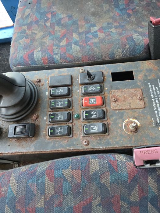 Pojazd komunalny unimog ux100 multicar 4x4 plug solarka 3.5t wywrotka