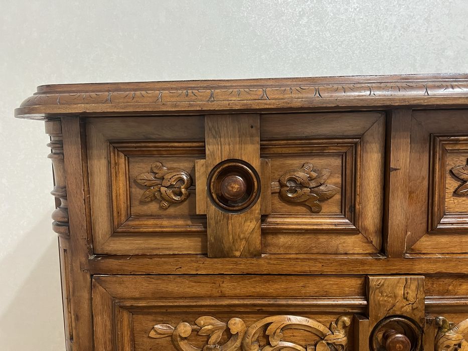 Дерев’яний комод ручної роботи, антикварний стиль