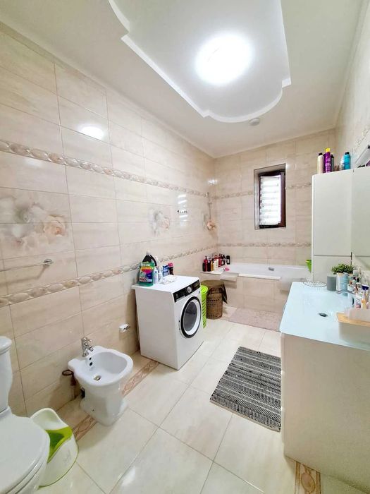 Продам сучасний будинок 350 м2 з меблями та технікою в Підгайцях.