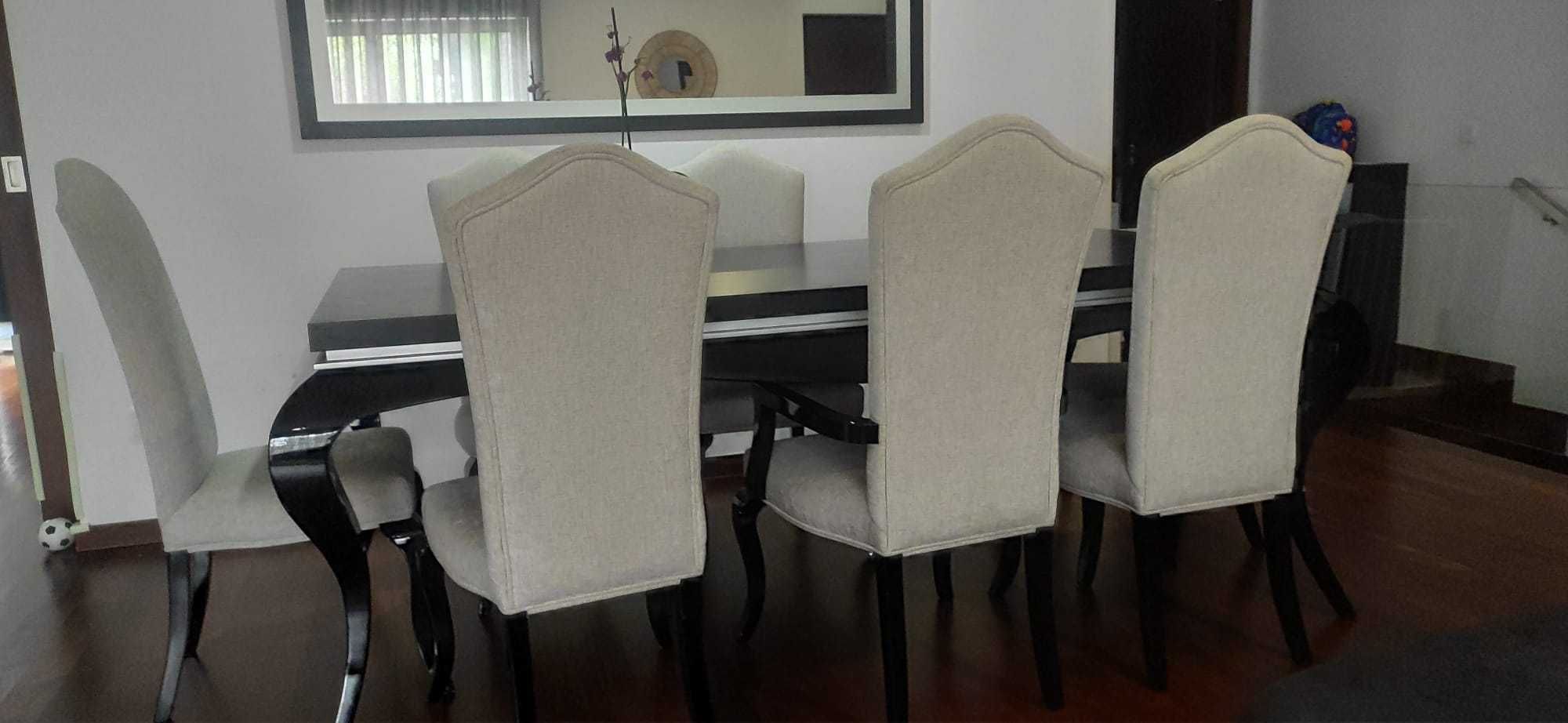 Mesa de jantar - Sala - com 7 cadeiras em excelentes condições