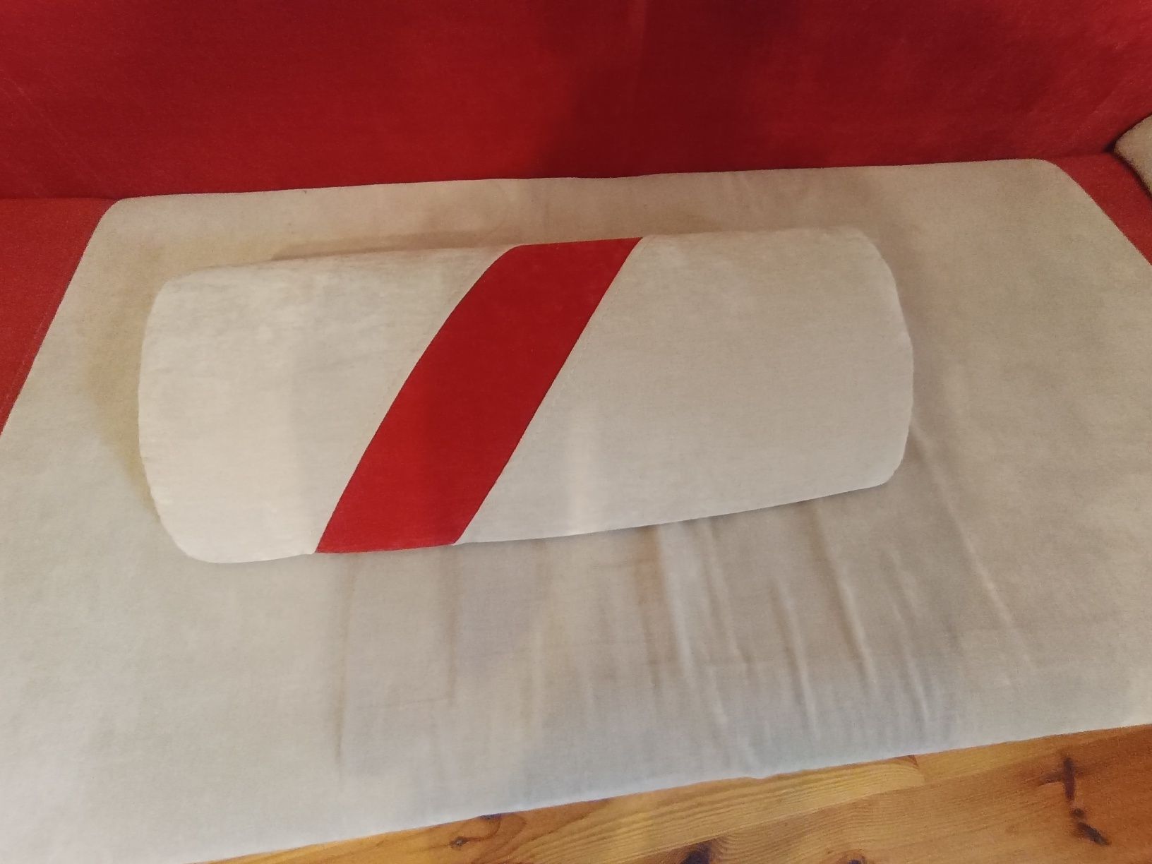 Rozkładana sofa kanapa z funkcją spania, pojemnikiem i poduszkami