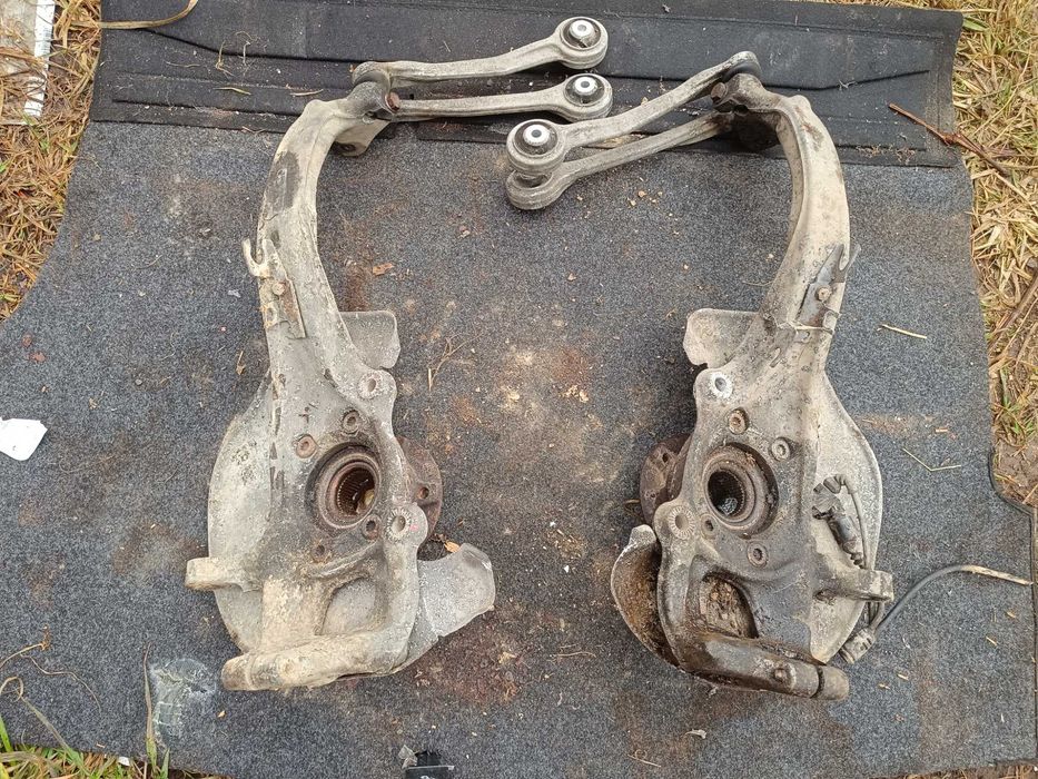 Zwrotnica lewa przód AUDI A4 B8 2.7 TDI