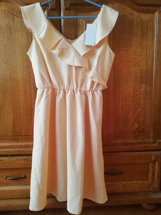 Piękna sukienka w kolorze beż rozm. M