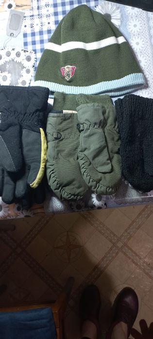 Шапка та перчатки,рукавиці на вік 6 - 9 років