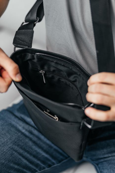 Мужская сумка Флеш Ап черная из натуральной кожи, барсетка через плечо
