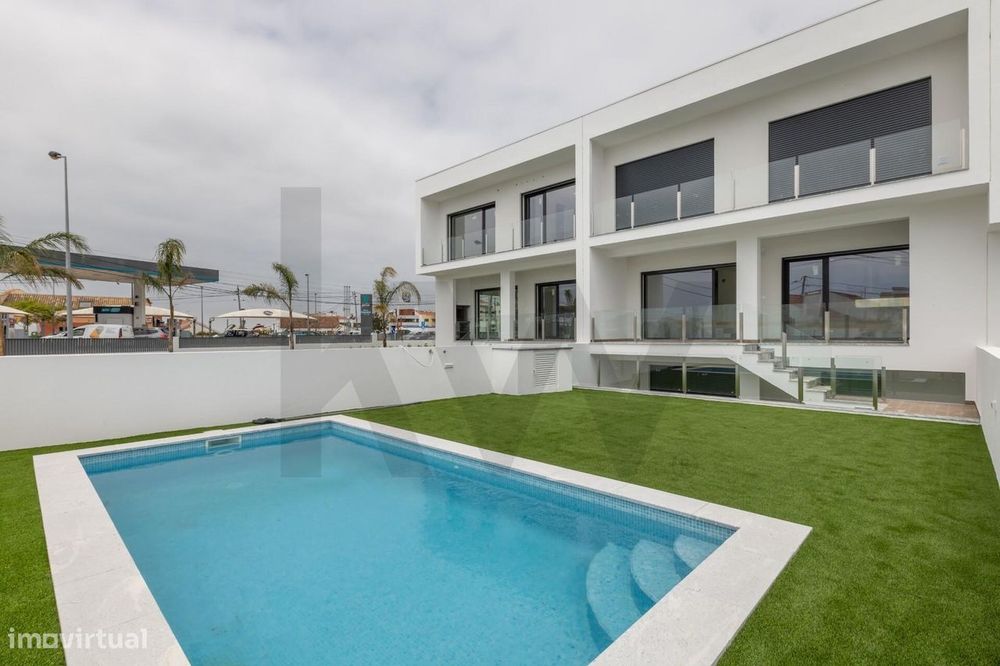 Moradia T3 + 1 Moderna com Piscina e Jardim – Charneca da Caparica