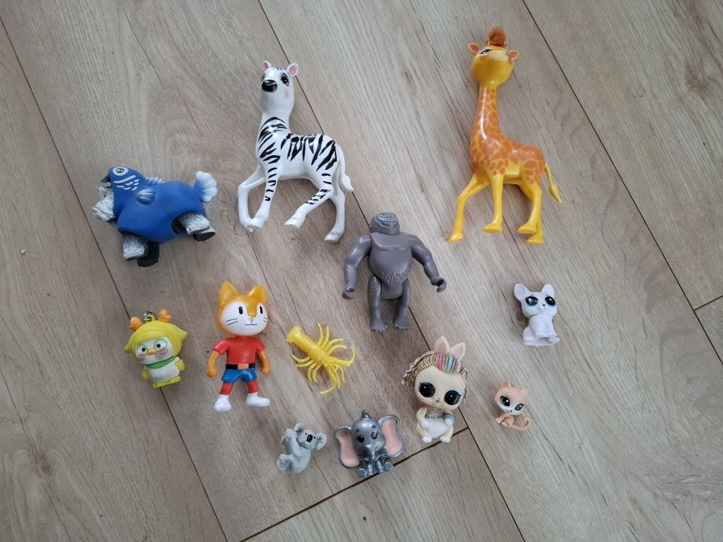 Zabawki zwierzaki figurki, różne, zebra, żyrafa, goryl, pies i inne