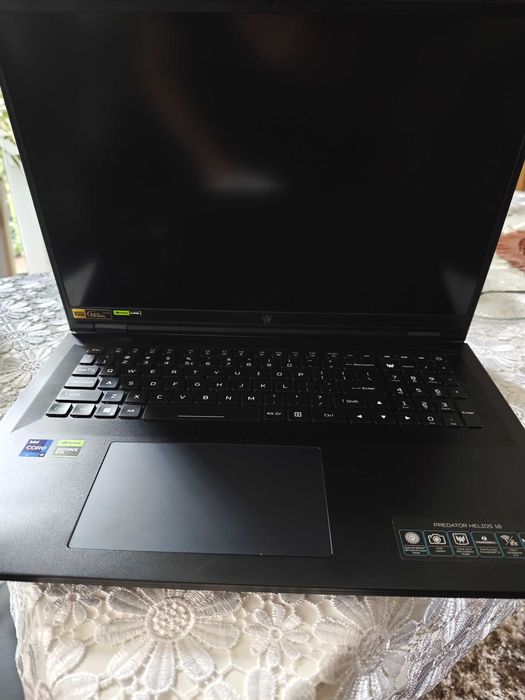 Laptop Acer Predator Helios 18 w stanie bardzo dobrym