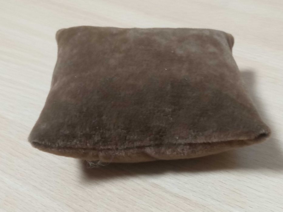 Poduszka ekspozycyjna na biżuterię Stojak na bransoletkę zegarek Brąz