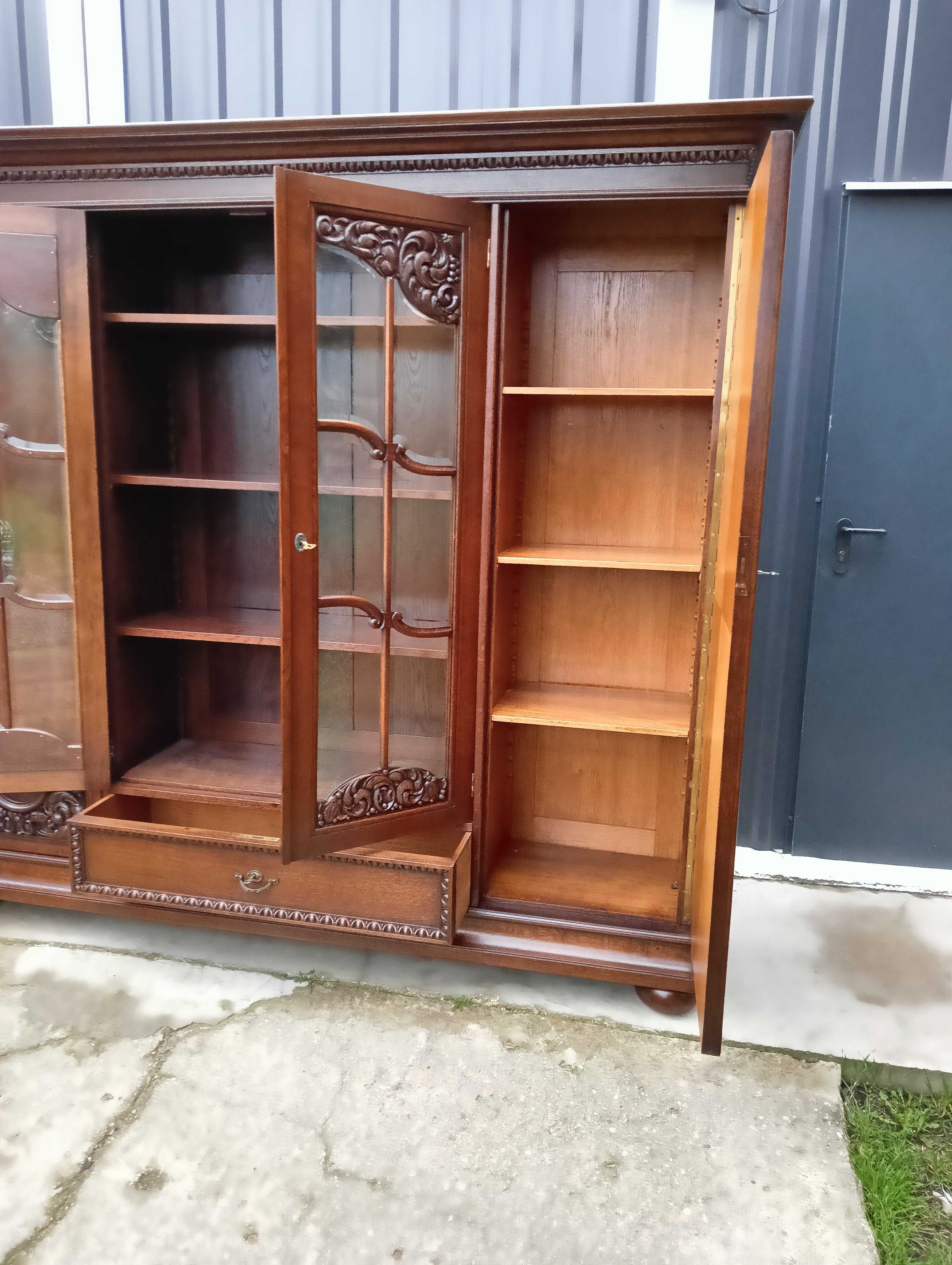 Biblioteka antyk zdobiony gabinet po renowacji