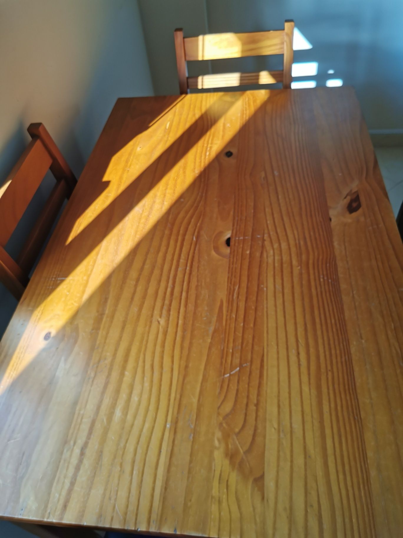 Mesa de jantar com 4 cadeiras