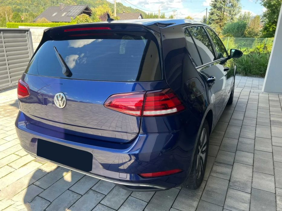 Volkswagen e-Golf      2018