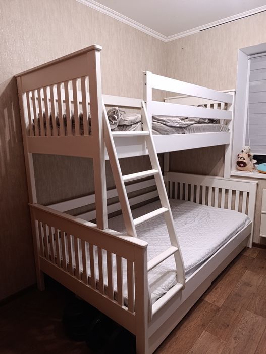 Продам двоярусне ліжко