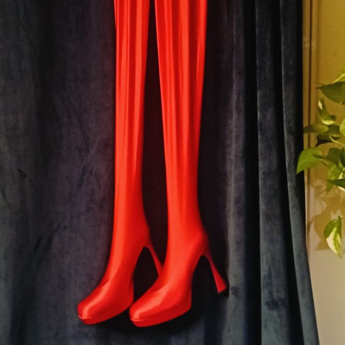 Buty kozaczki z rajstopami czerwone