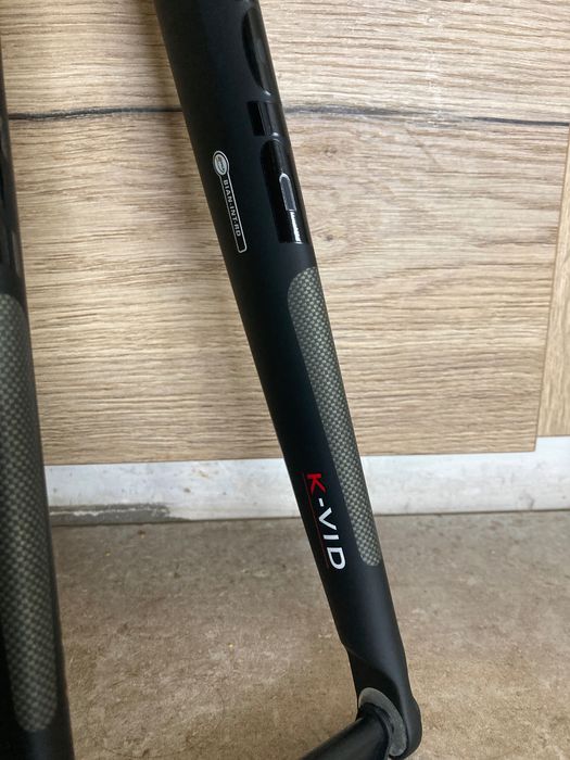 Nowy widelec szosowy carbon Bianchi QR9