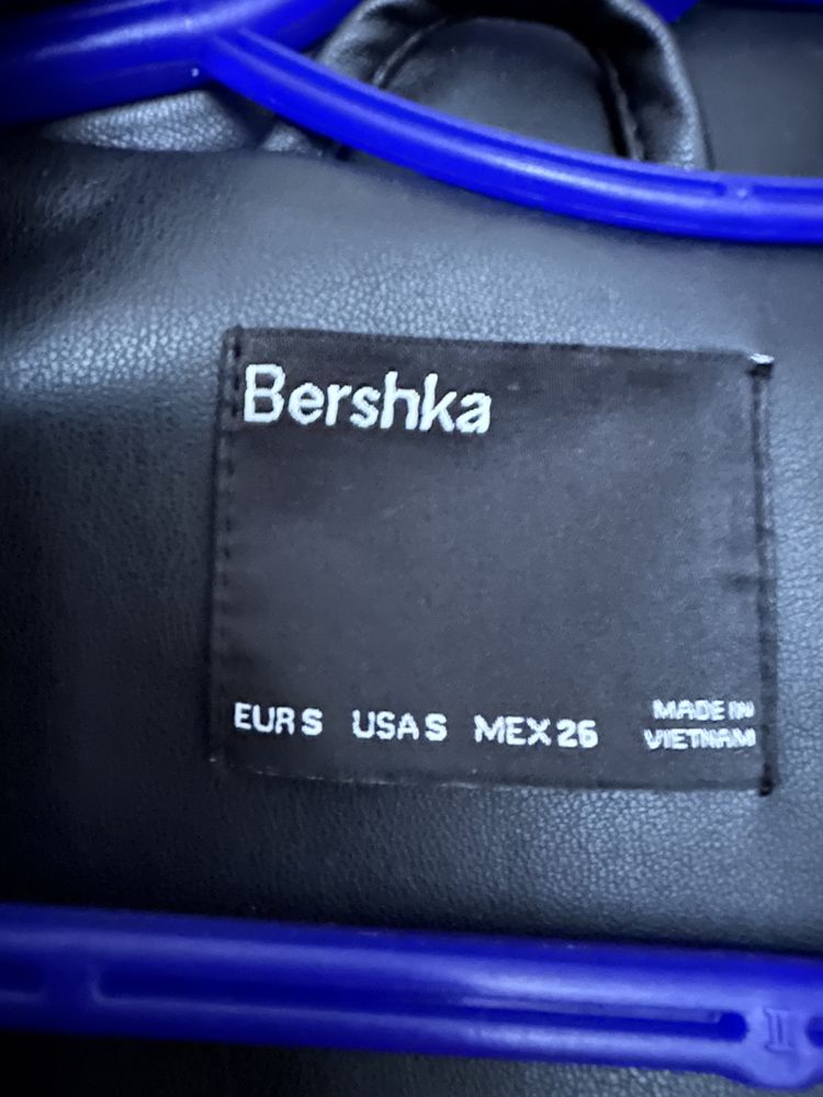 Тренч черный кожаный, BERSHKA